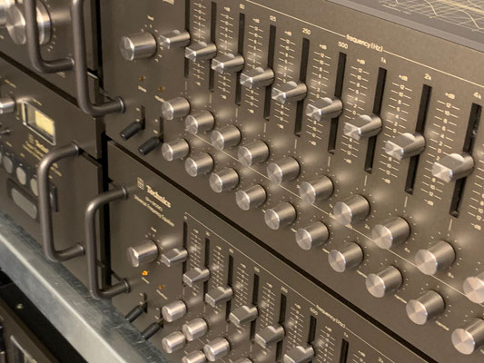 Equalizer Technics SH 9090 Universal Frequency Equalizer Bedienelemente Detail