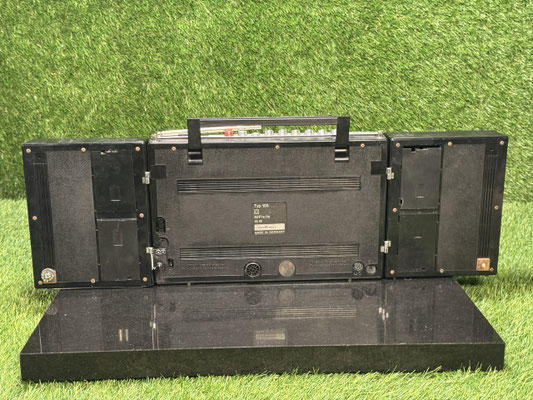 Kofferradio Nordmende Transita Stereo de Luxe Typ 103 Rückansicht mit Typenschild