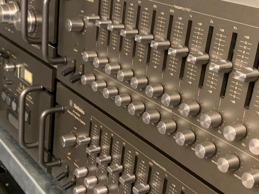 Equalizer Technics SH 9090 Universal Frequency Equalizer Bedienelemente Detail
