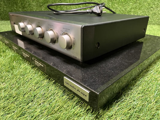 Vorverstärker Onkyo Integra P 3890 Detail der Bedienelemente und Regler