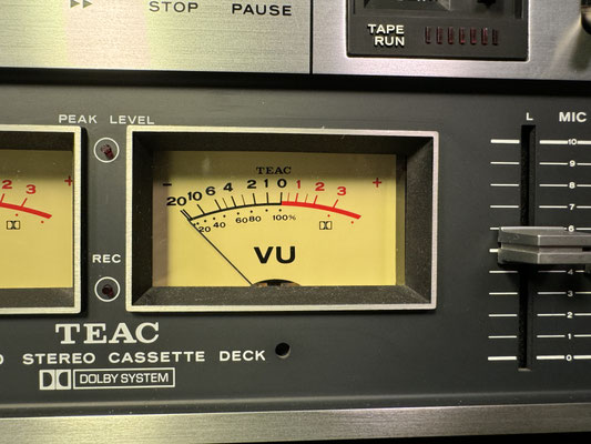 Teac A-450 Kassettendeck VU Meter
