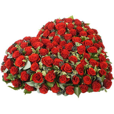 Réf CUR_3 Cœur dans les tons rouges composé de roses, baies noires et du feuillage, à partir de 350 €