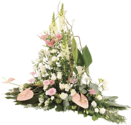 Réf: DVT_1 Devant de tombe compiosé  de fleurs de saison blanches et rose pâle. L.110 cm x H.70 cm, 210 €