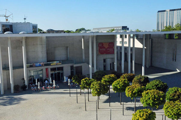 Das Schönste an der Bundeskunsthalle ist der Blick aufs Kunstmuseum Bonn :-)