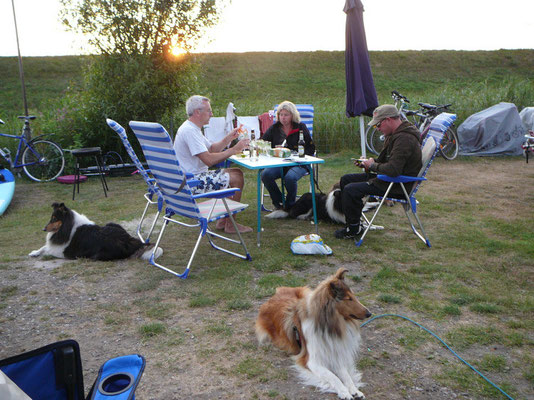 Gemütlicher Abend auf unserer Parzelle