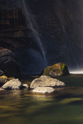 Wasserfall im Schatten
