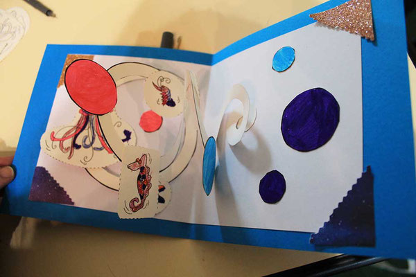Exemple 7 de carte Pop-Up spirale réalisée par un enfant avec l'illustratrice Cloé Perrotin en atelier en 2018
