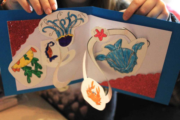 Exemple 1 de carte Pop-Up spirale réalisée par un enfant avec l'illustratrice Cloé Perrotin en atelier en 2018
