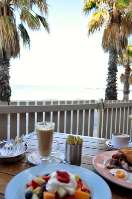 Breakfast at St. Kilda Beach