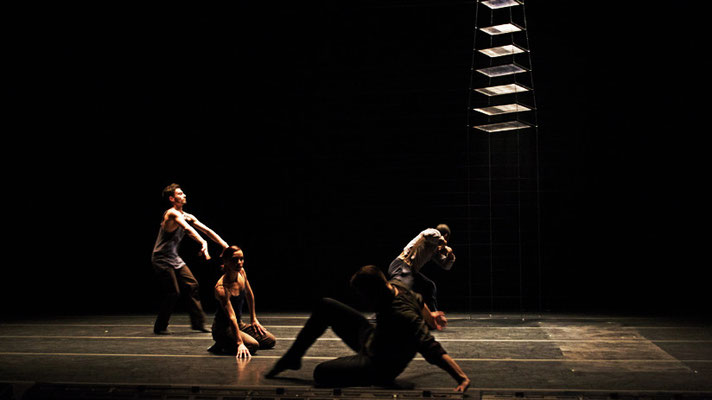 En busca de.. G. Ramírez Sansano  Luna Negra Dance Theater