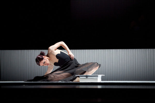 Carmen.maquia  Gustavo Ramírez Sansano. Luna Negra Dance Theater