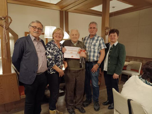 60 Jahre aktiver Sänger in unserem Chor 