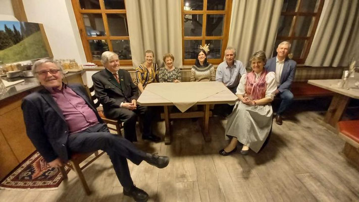 Gruppenfoto der geehrten mit einem Teil des Vorstandes