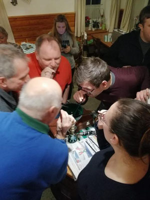 Vorher wird er allerdings noch gefüllt und leer getrunken.