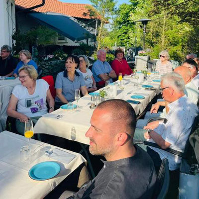 Ausklang auf der Terrasse beim Tennisplatz
