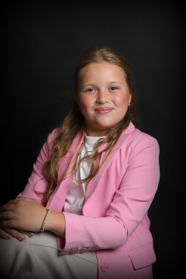 Vrolijk kinderfeestje met professionele fotografie in Oosterhout en Breda – kinderen genieten van een glamour party en fotofeestje met ballonnen, verkleedkleding en studio-achtige fotoshoot.