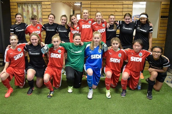 Gruppenfoto mit dem 1. FFC Frankfurt