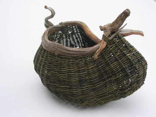 Pouch with curl of bog wood