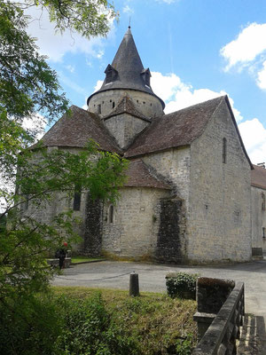 L'églide l'abbaye notre dame à Sauvelade