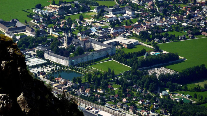 Kloster Admont - die beeindruckende Klosteranlage mit der weithin berühmten Klosterbibliothek 