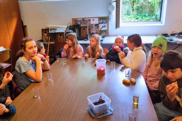 Abschluss mit kleinen Snacks (Foto: Christa Braun)