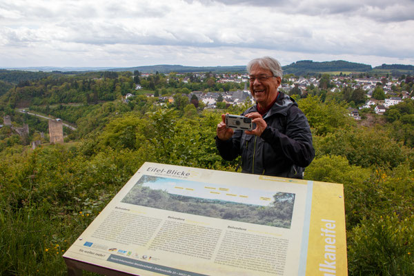 Blick auf Manderscheid und die Burgen (Foto: B. Budig)