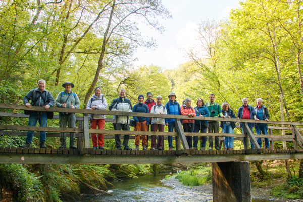 Alle Mitfahrenden auf der Brücke (Foto: B. Budig)