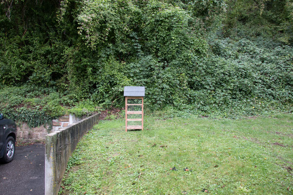 Gestell für Insektennisthilfe