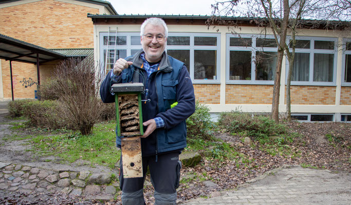 Erste Inspektion des abgehängten Kameranistkasten (Foto: B. Budig)