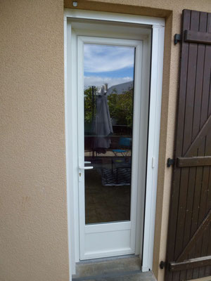 Porte fenêtre PVC aprés interantion en renovation coté extérieur