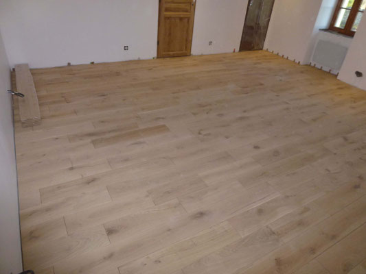 Parquet chêne massif collé, vue sur porte