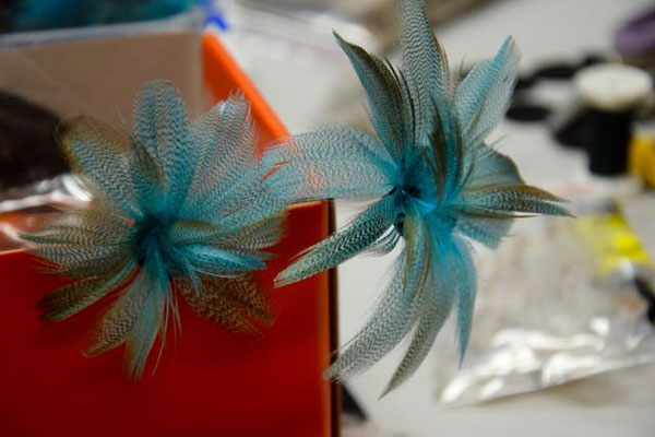 Workshop Un Bouquet des Fleurs Federnblumen. Foto © Christine Rohr Master Milliner & Academy