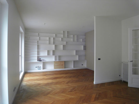 salon: bibliothèque pin peint, parquet huile dure végétale