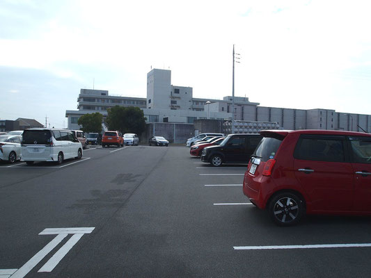 倉敷リバーサイド病院の従業員駐車場