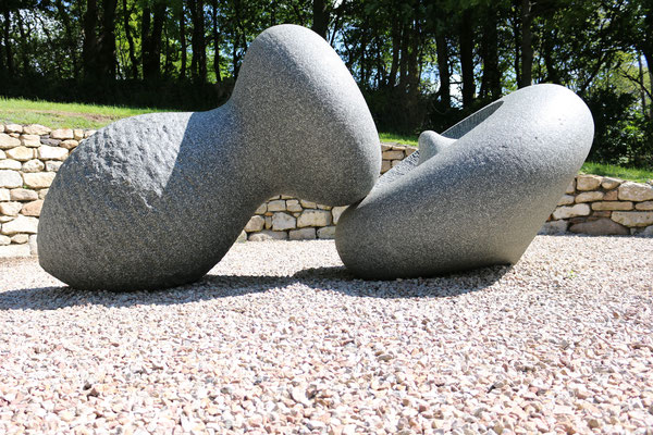 Geknickter Champignon im Tremenheere Sculpture Gardens