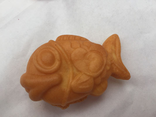 Fish Cookie filled with Vanilla Cream