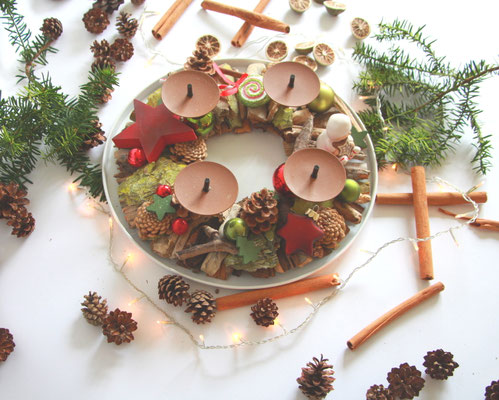 Adventskranz Variante 2 mit weißem Metallteller.