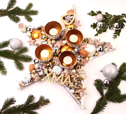 Adventkranz Tischstern mit vier silber-gold Sphärenlichtern mit XMAS Schriftzug und Glaskugeln. 