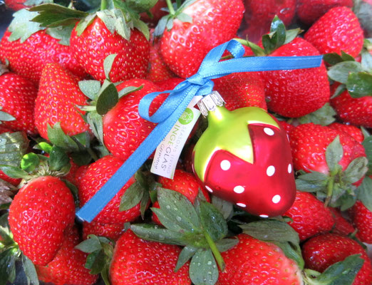 Glaserdbeere von Inge Glas mit echten Erdbeeren.