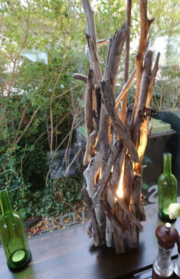 Leuchtobjekt aus Schwemmholz mit Licht