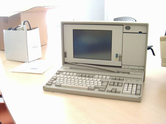 IBM PC Portable (Model 5155), <a href="http://www.computermuseum-muenchen.de/computer/ibm/pc5155.html" target="_blank" >http://www.computermuseum-muenchen.de/computer/ibm/pc5155.html</a>