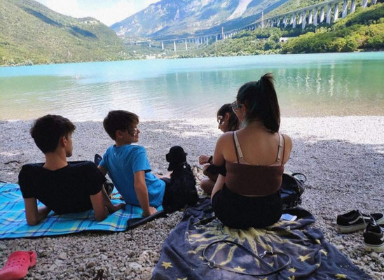 Una bella gita in famiglia al lago