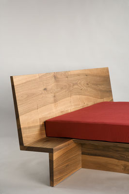 Bett ZZ Nussbaum