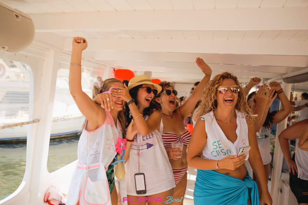 Fiesta en barco para despedida de solteras en Murcia
