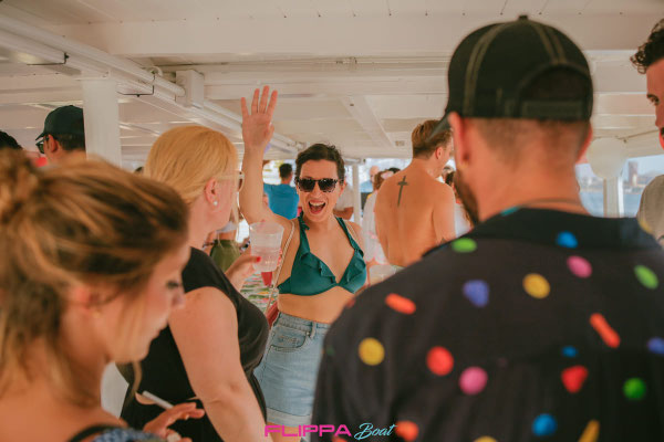 Fiestas en barco para despedidas de solteras en Murcia