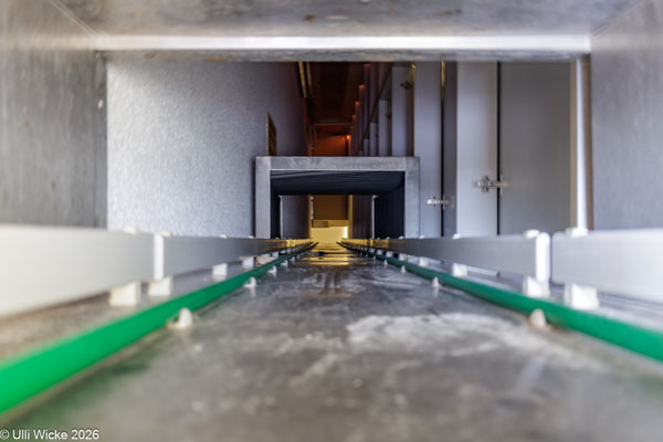 I34 Der Weg des Tabletts zur Spülmaschine