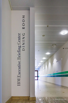 I24 Zugang Dining Room