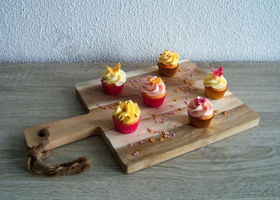 Vanille cupcakes met mango, framboos en vanille