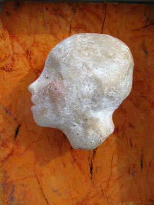 KOPF IM PROFIL – 2000 - Lehm bemalt, ungebrannt – 13,5 x 11 cm
