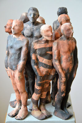ZUSAMMENGEDRÄNGT – 2015 - Ton, gräuchert – 30 x 20 cm 